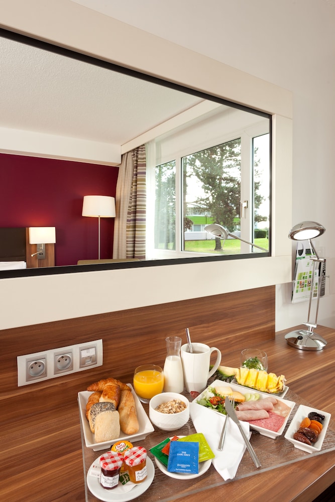 Standard Room, Multiple Beds - Photo 4