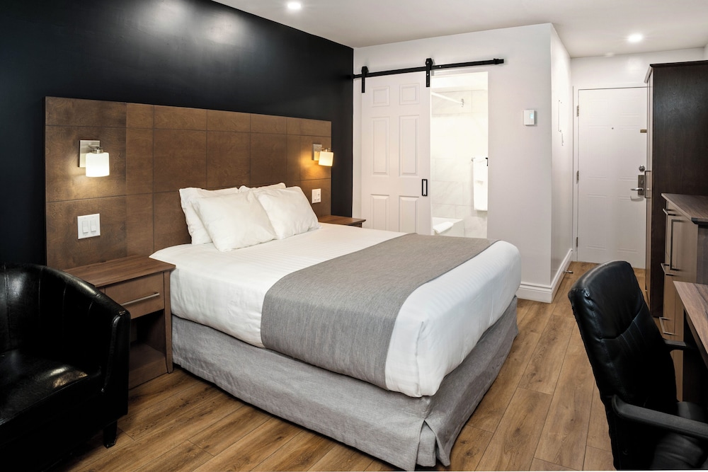 Standard Room, 1 Queen Bed photo 1