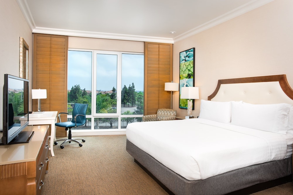 Standard Room, 1 King Bed, Accessible (Mobility, Roll-In Shower)