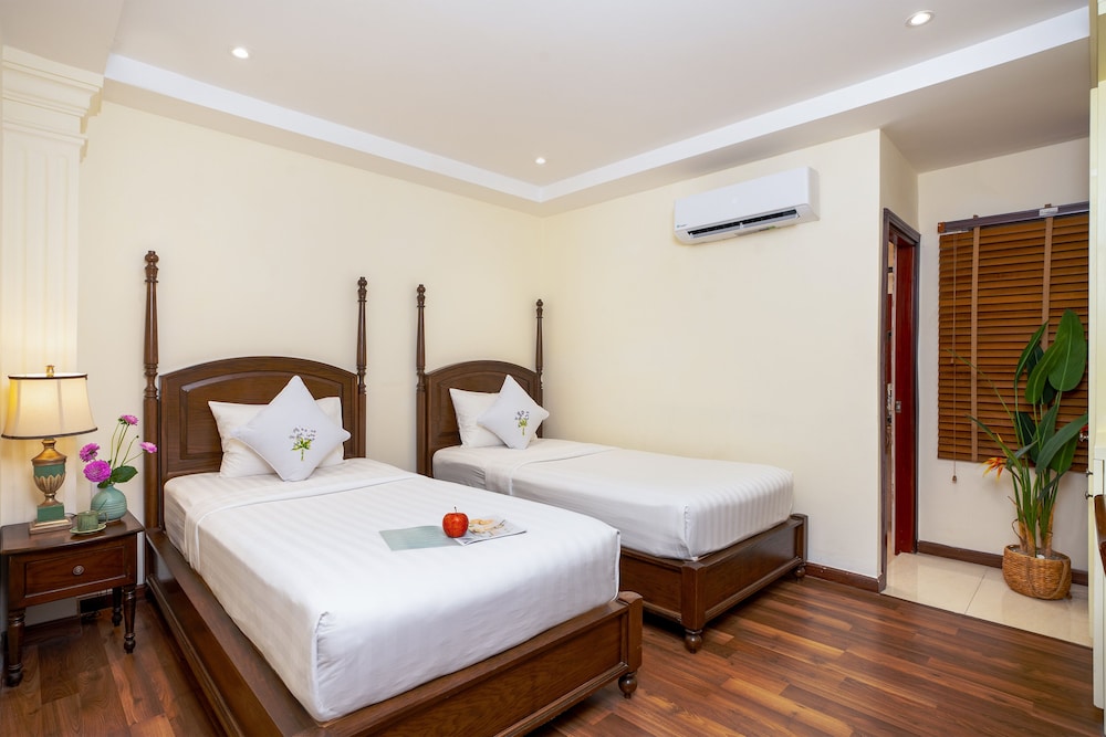 Superior Room, 2 Twin Beds, No Windows, Annex Building photo 1