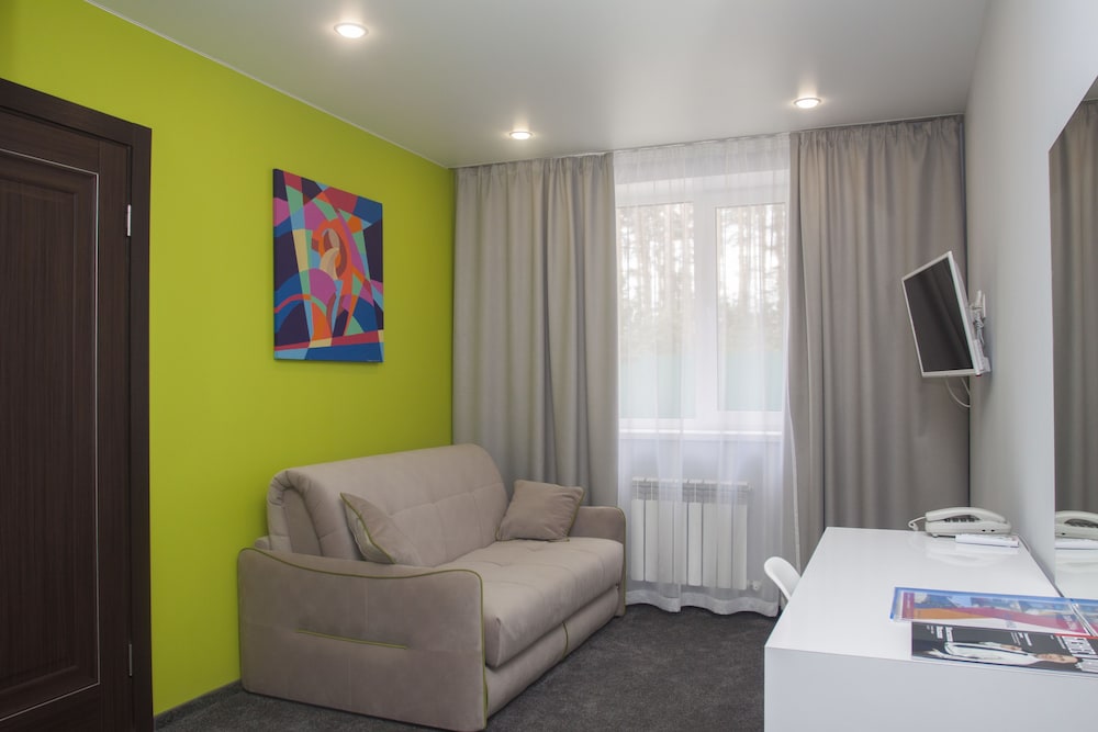 Family Room photo 3