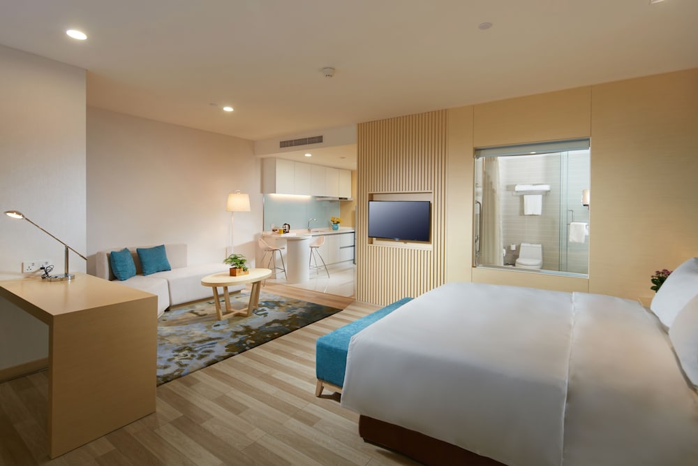 Standard Room, 1 King Bed (Extra Floor Space)