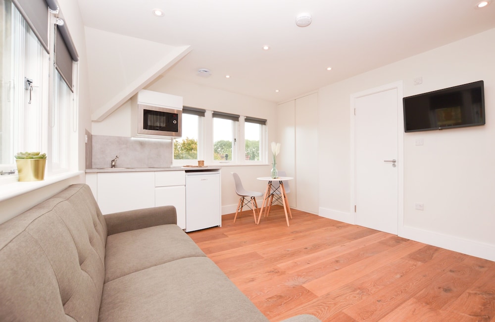 Split Level Deluxe Studio Apartment photo 1