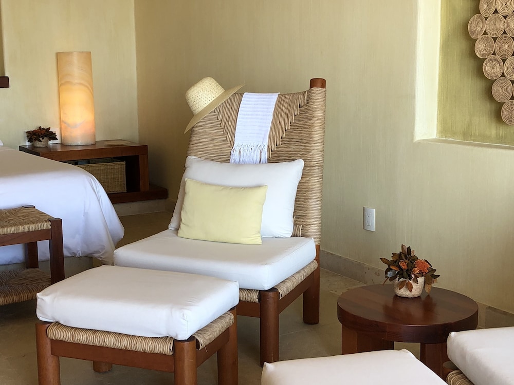 Family Adjoining Suites - Photo 8