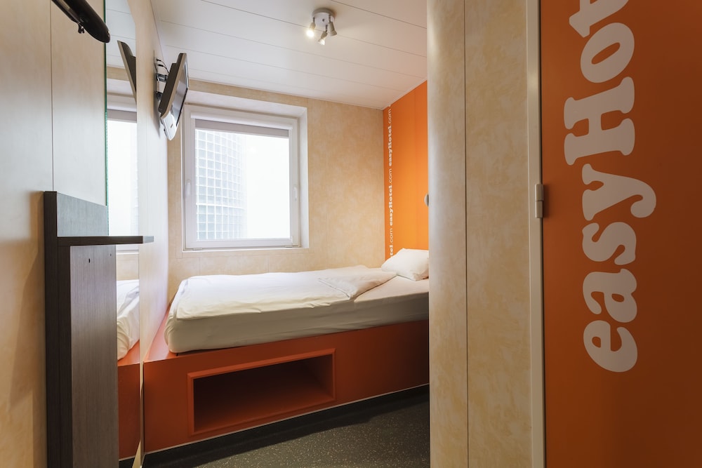 Room thumbnail 6