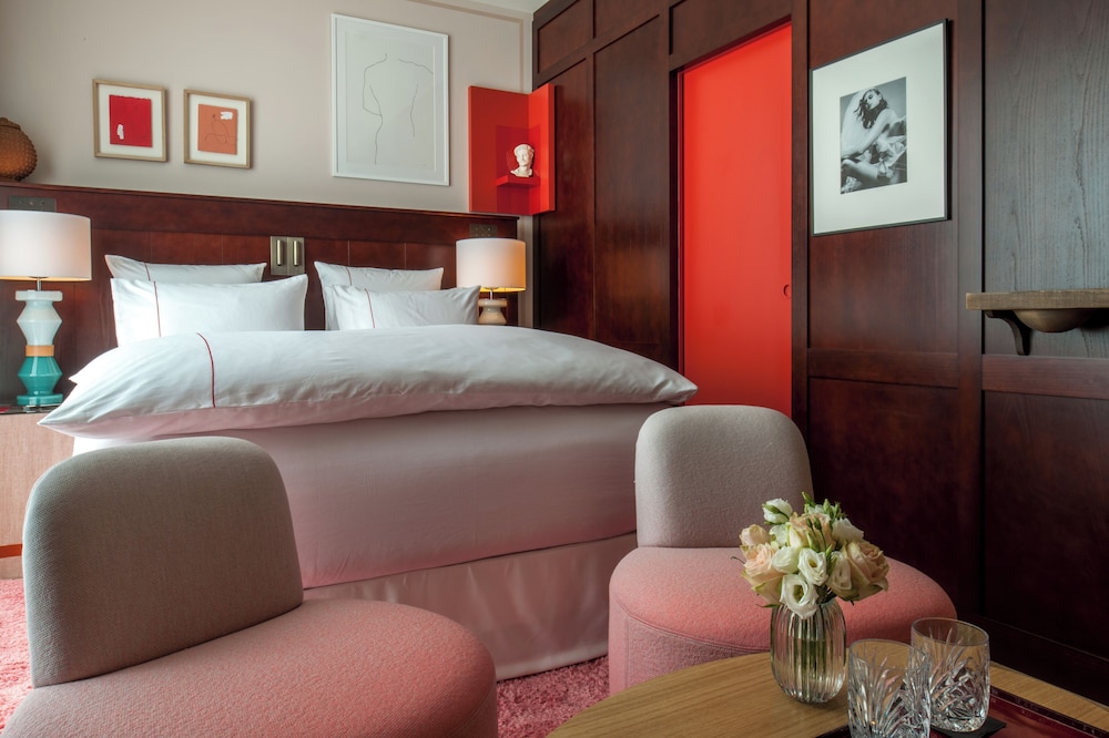 Superior Room, 1 Queen Bed, Pool Access photo 2