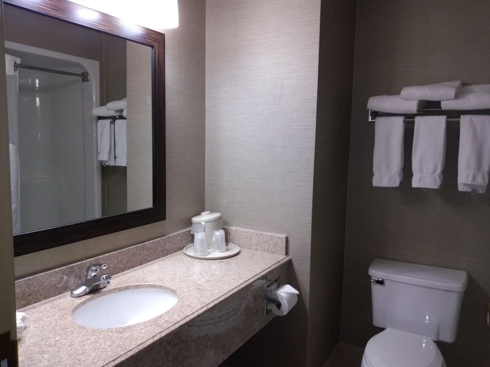 Suite, Multiple Beds (Additional Living Area) - Photo 9