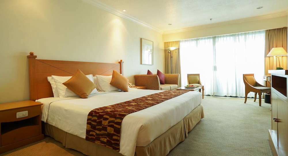 Deluxe Room King Bed - Photo 4