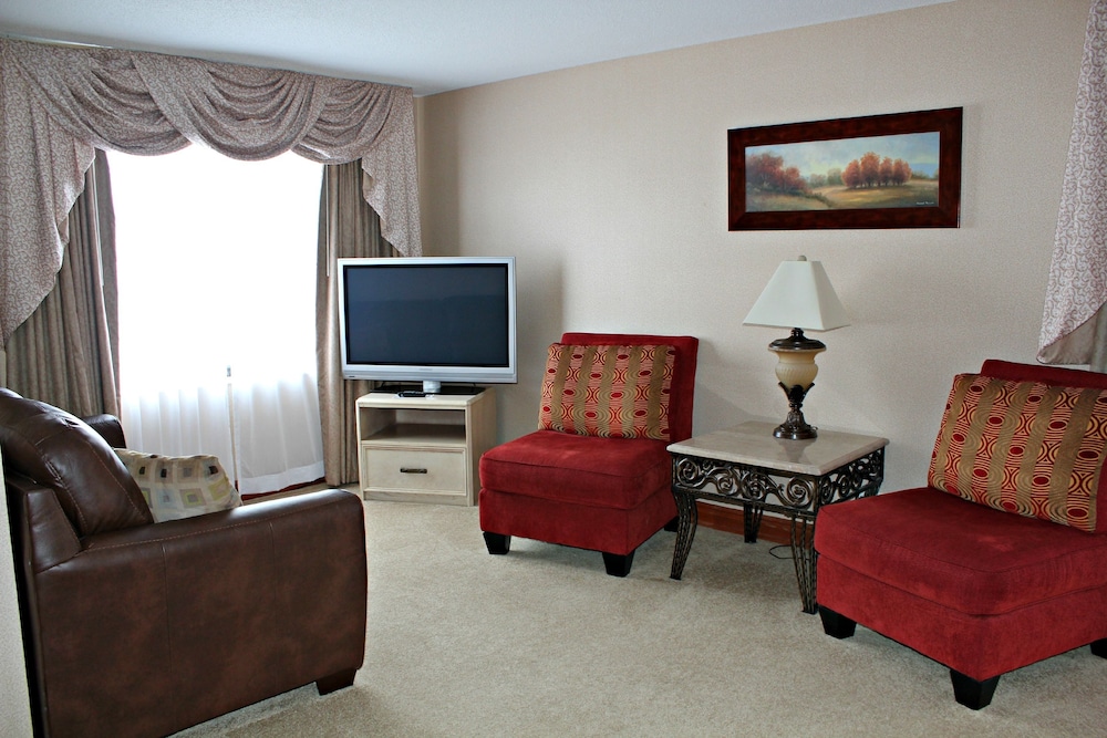 Grand Studio Suite, 1 Queen Bed with Sofa bed, Non Smoking, Hot Tub photo 2