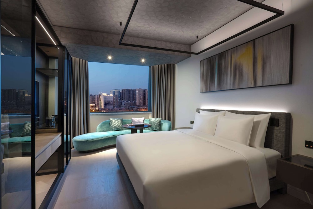 Deluxe Room - Photo 5