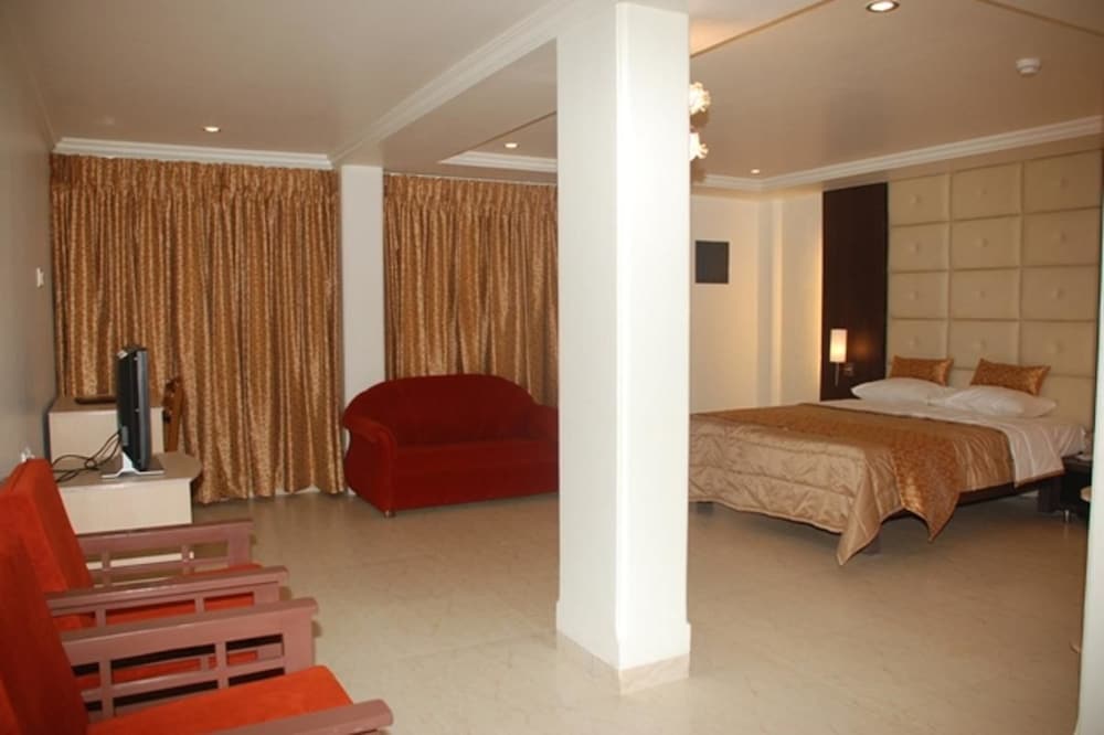 Deluxe Double Room, 1 Queen Bed, Accessible, Smoking