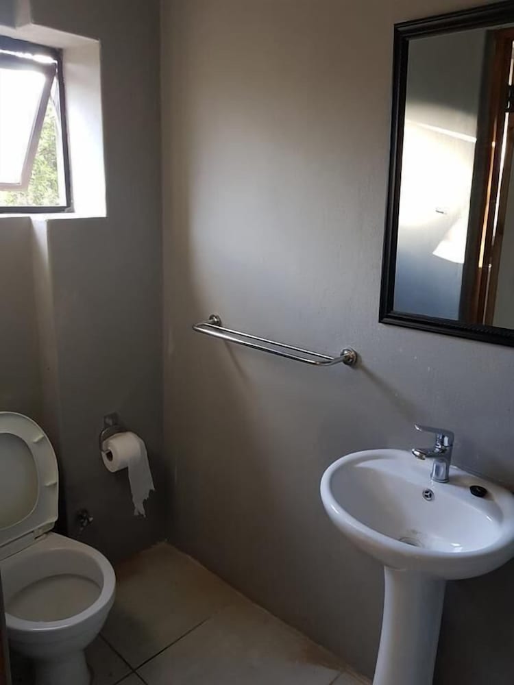 Standard Double Or Twin Room - Photo 8