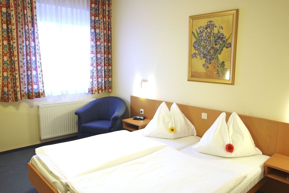 Economy Double Room Single Use, 1 Double Bed, Non Smoking, Garden Area