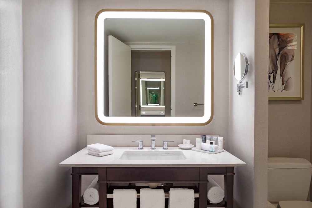 Room, 2 Queen Beds, City View - Photo 7