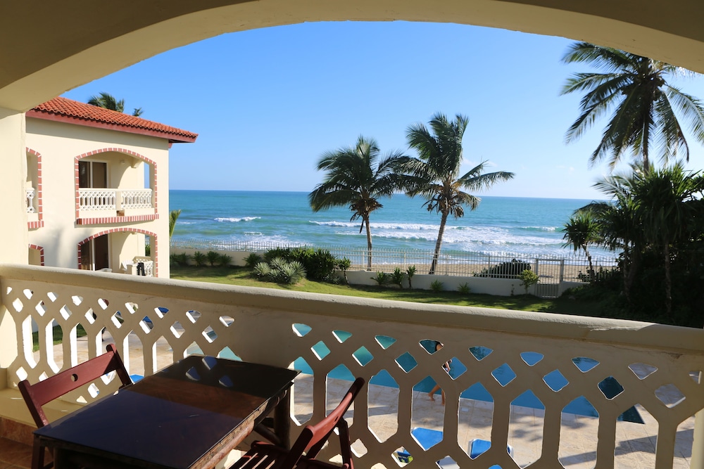 Superior Studio, 1 Queen Bed, Ocean View, Beachfront