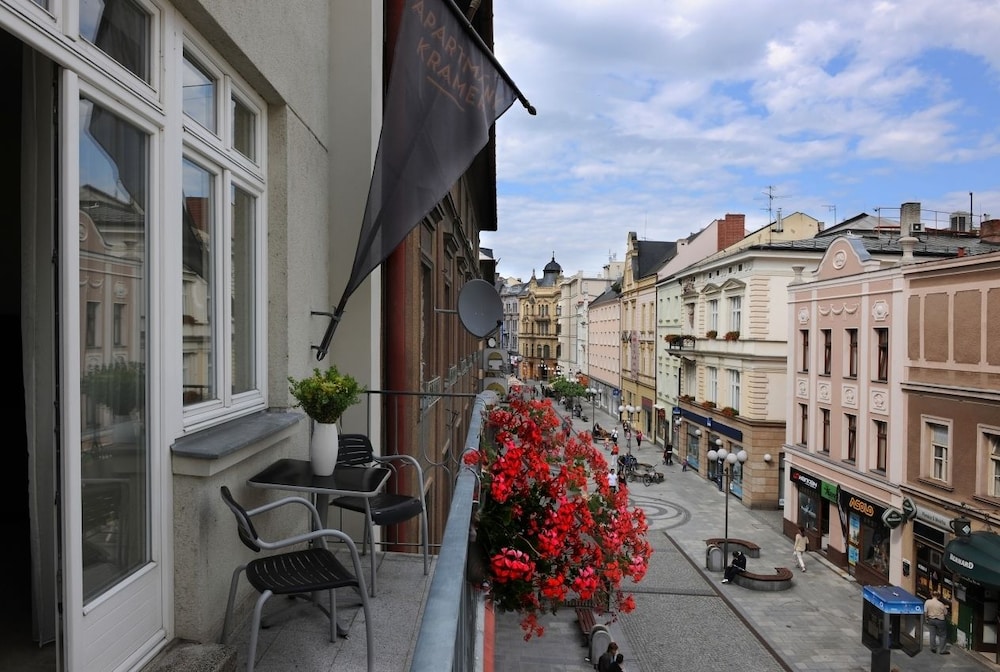 Studio, 1 King Bed, Balcony