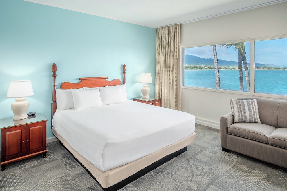Room, 1 King Bed, Oceanfront - Photo 3