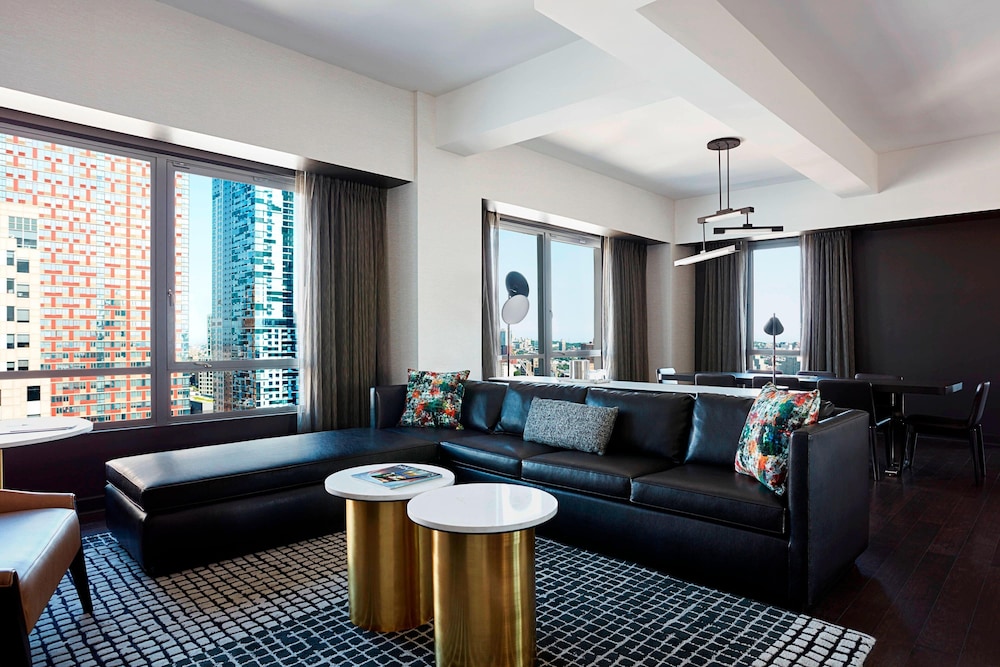 Suite, 1 King Bed with Sofa bed, City View