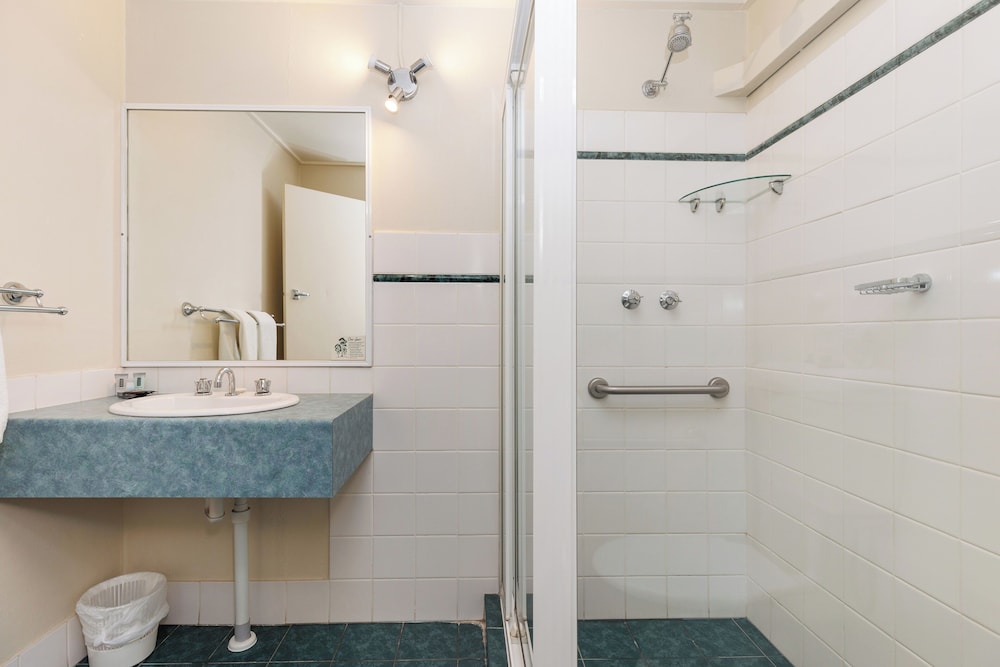 Standard Twin Room - Photo 5