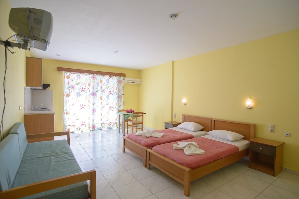 Studio, Multiple Beds, Accessible, Smoking