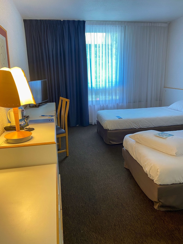 Standard Room, 2 Twin Beds - Photo 3