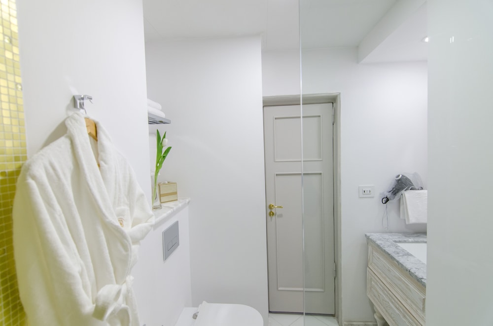 Deluxe Double Room, 1 King Bed - Photo 13