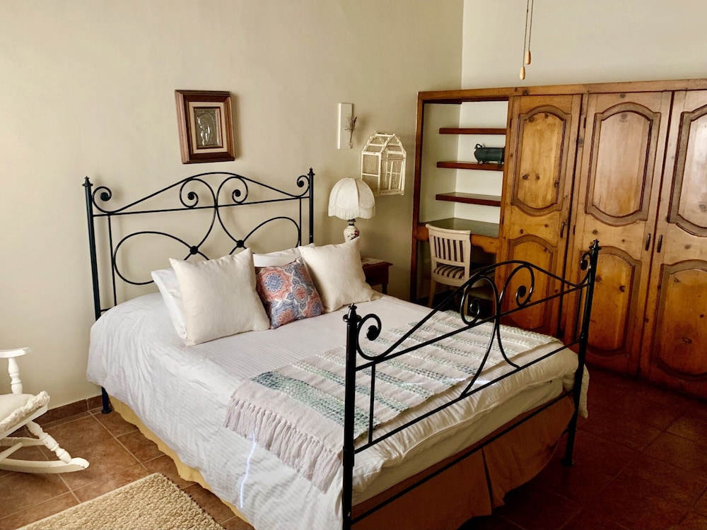 Basic Single Room, 1 Queen Bed