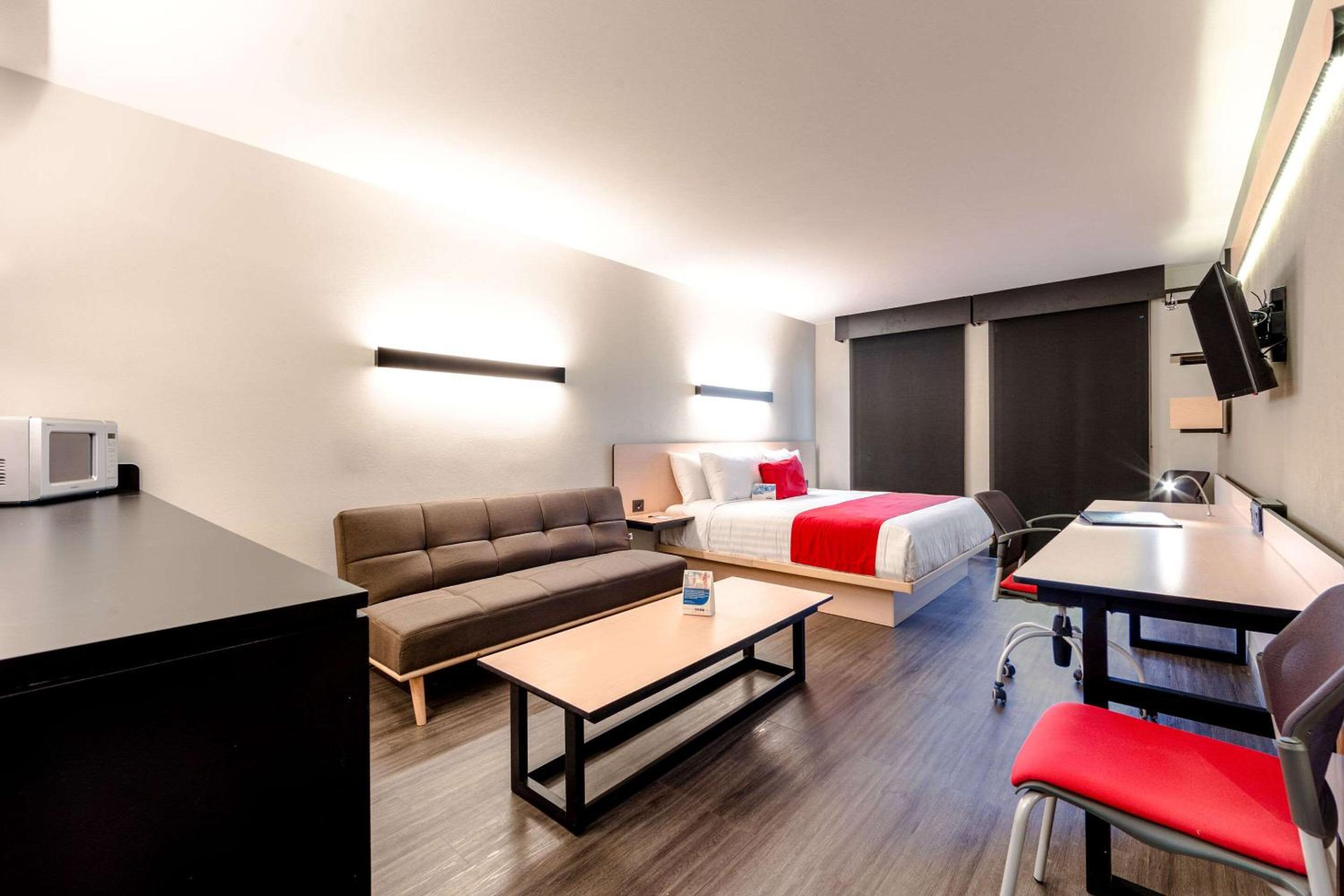King Suite with Sofa Bed - Non-Smoking - Photo 2