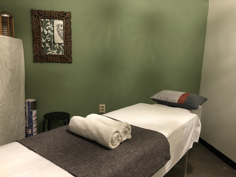 Standard Room, 1 Queen Bed, City View photo 3