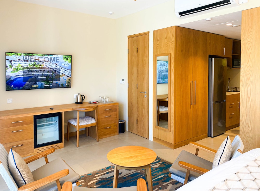 Suite, Kitchenette (Forest Facing)