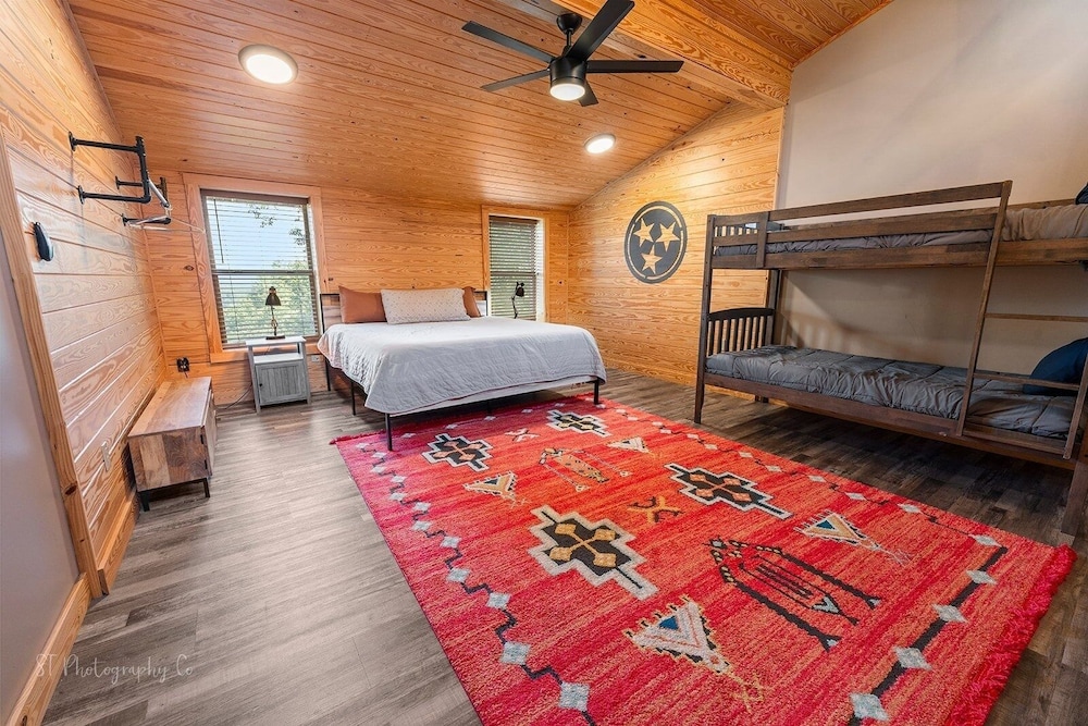 Condo, 2 Bedrooms
