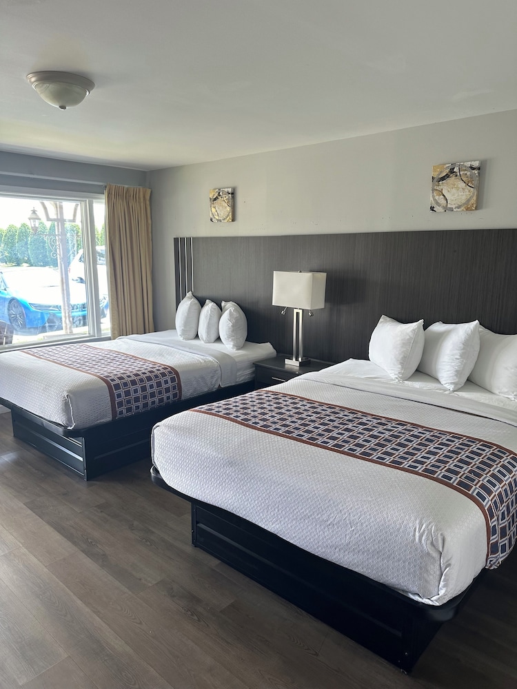 Deluxe Room, 2 Queen Beds, Non Smoking photo 3