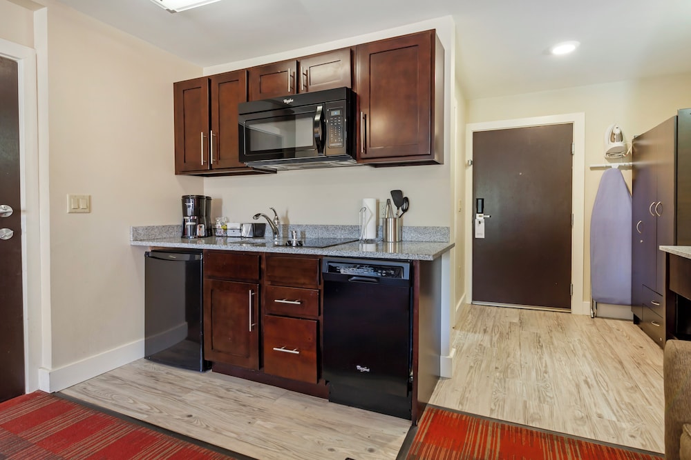 Studio, 1 Queen Bed with Sofa bed, Kitchenette, photo 6