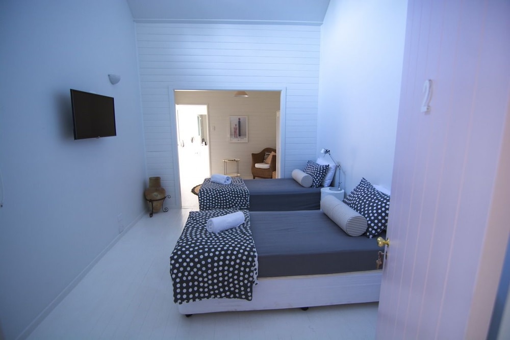 Standard Double or Twin Room thumbnail 6