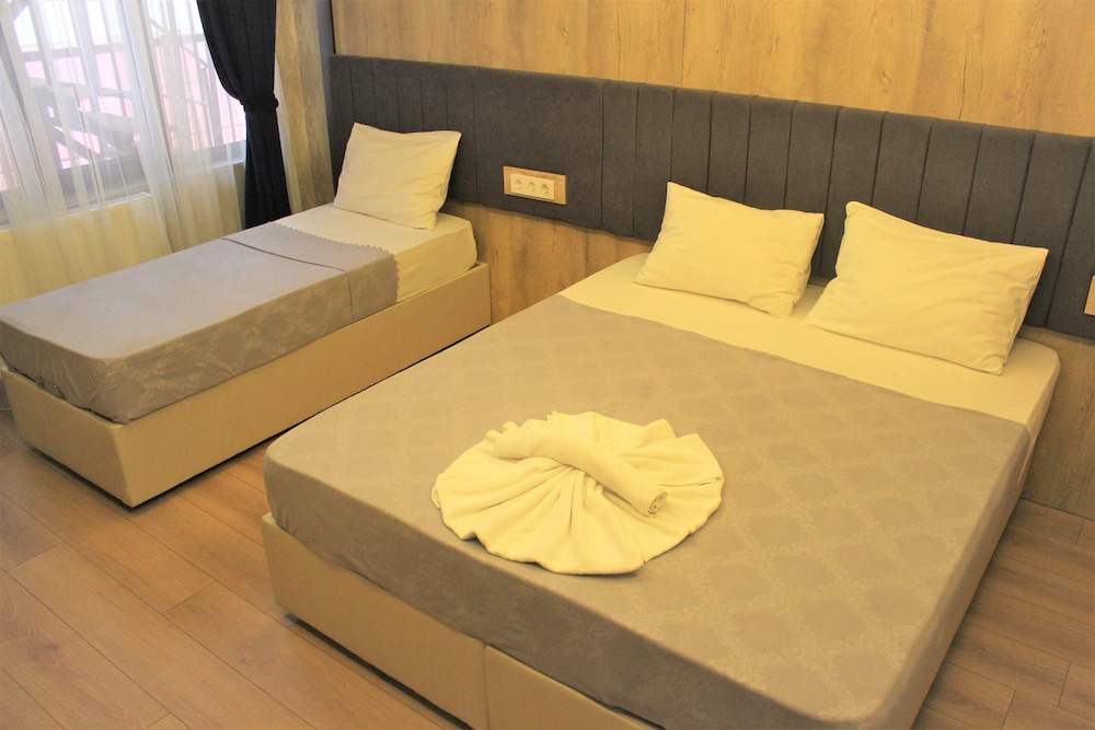 Standard Triple Room photo 2