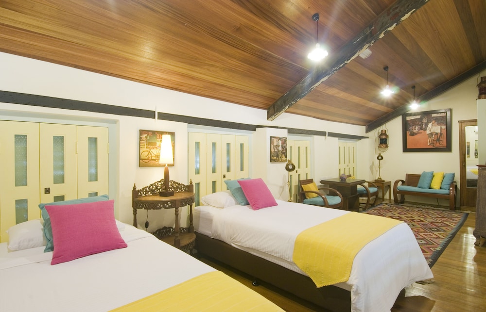Indian Anglo Bungalow - Photo 5
