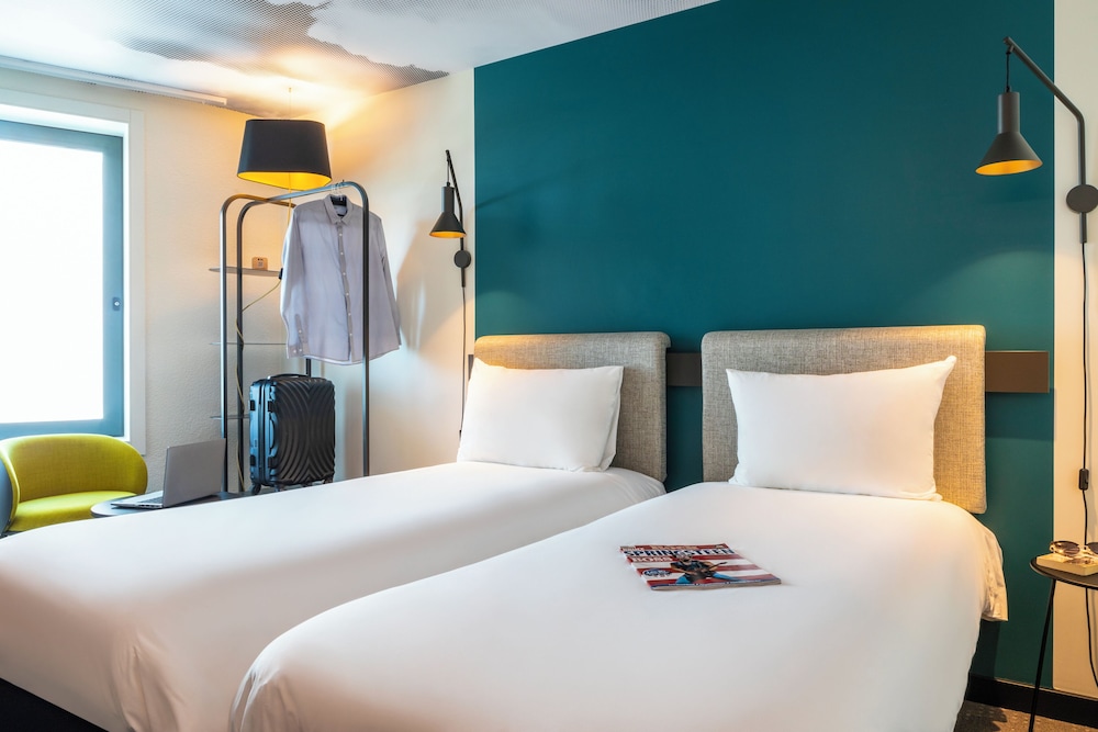 Standard Room, 2 Twin Beds - Photo 1