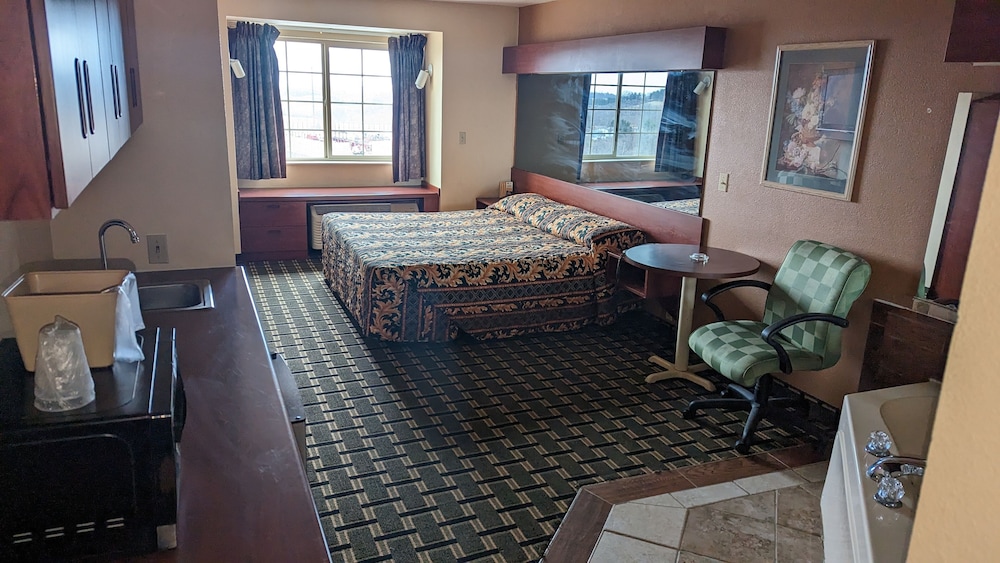 Suite, 1 King Bed, Jetted Tub photo 1
