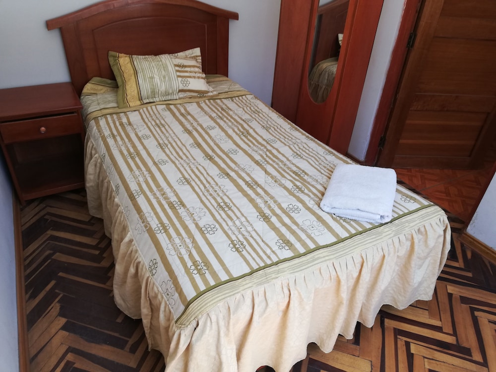 Room, 1 Twin Bed, Shared Bathroom photo 1