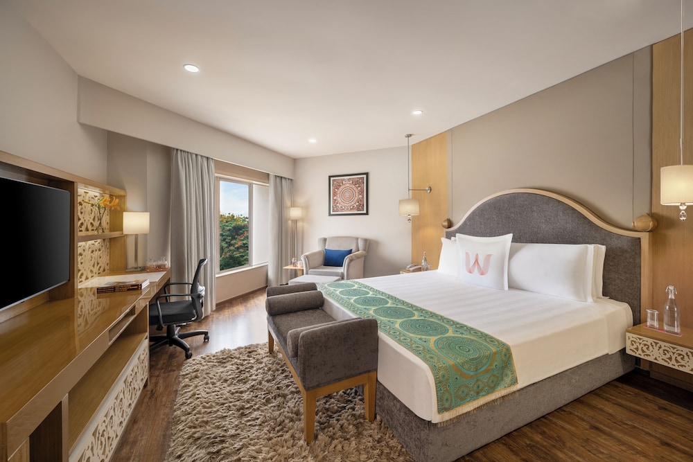 Suite, 1 Queen Bed, Garden View (Deluxe Suite)