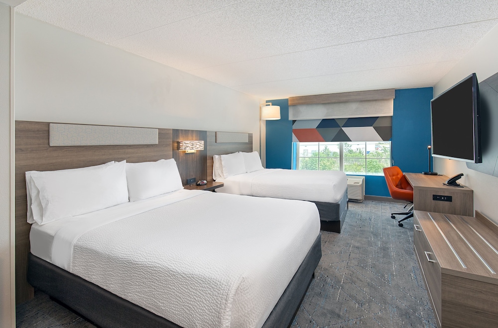 Suite, Multiple Beds (Additional Living Area) - Photo 7