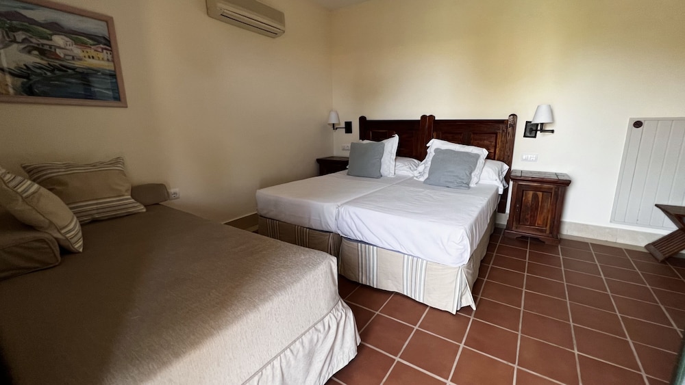 Panoramic Triple Room photo 2