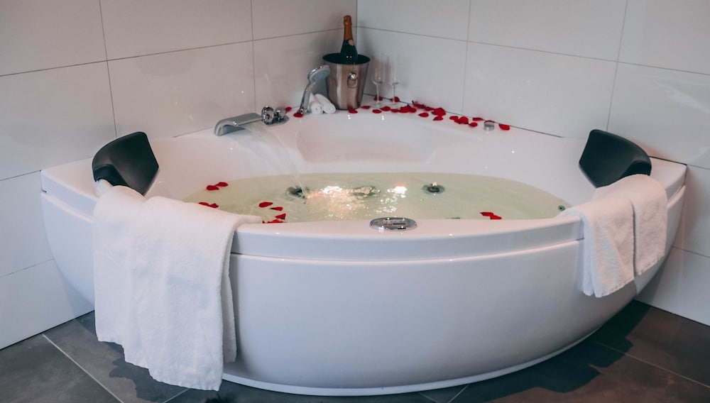 Suite, Jetted Tub photo 2