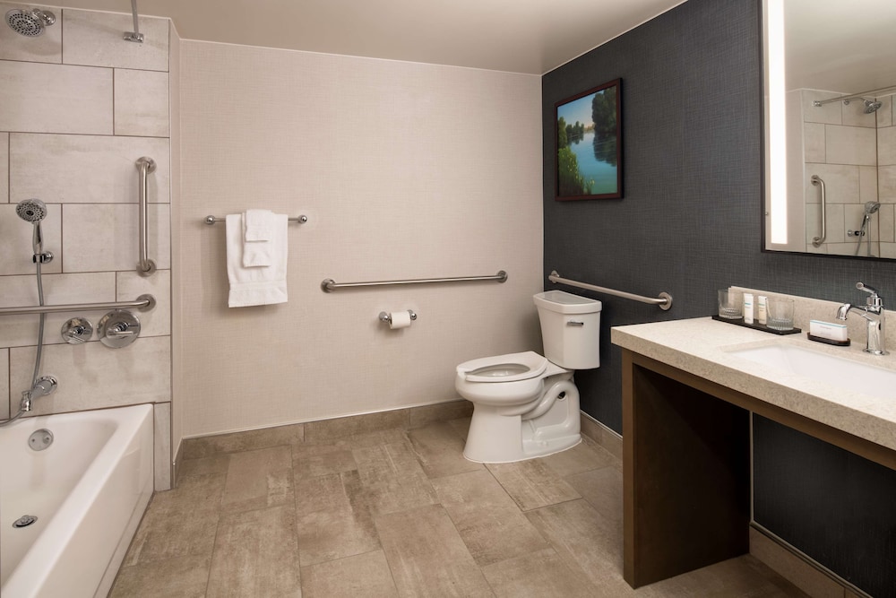 Suite, 1 King Bed, Accessible, Bathtub (2 Room Suite) - Photo 6