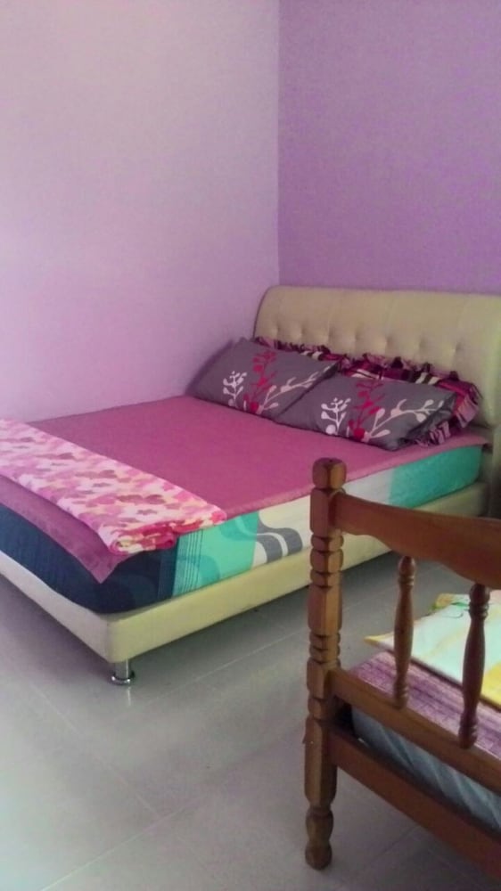 Room, 4 Bedrooms