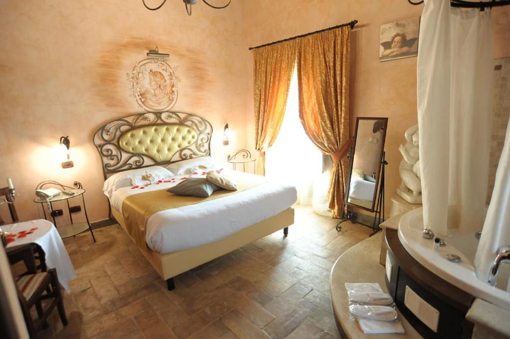 Deluxe Studio Suite, 1 Double Bed, Garden View