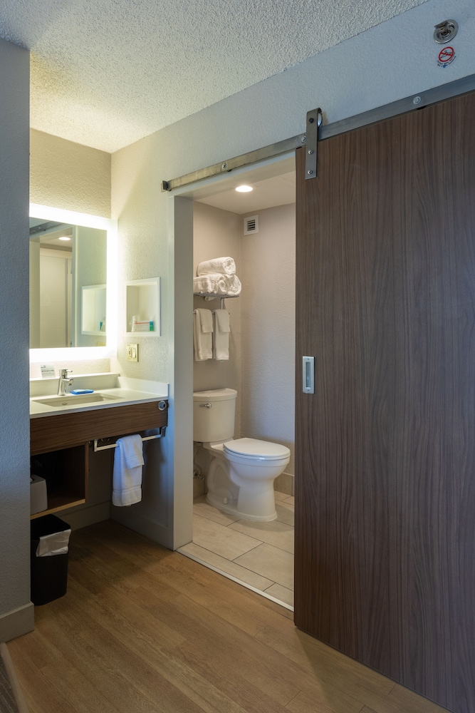 Standard Room, 2 Double Beds (Extra Floor Space) - Photo 6