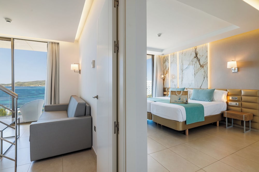Grand Suite, Jetted Tub, Sea View - Photo 2
