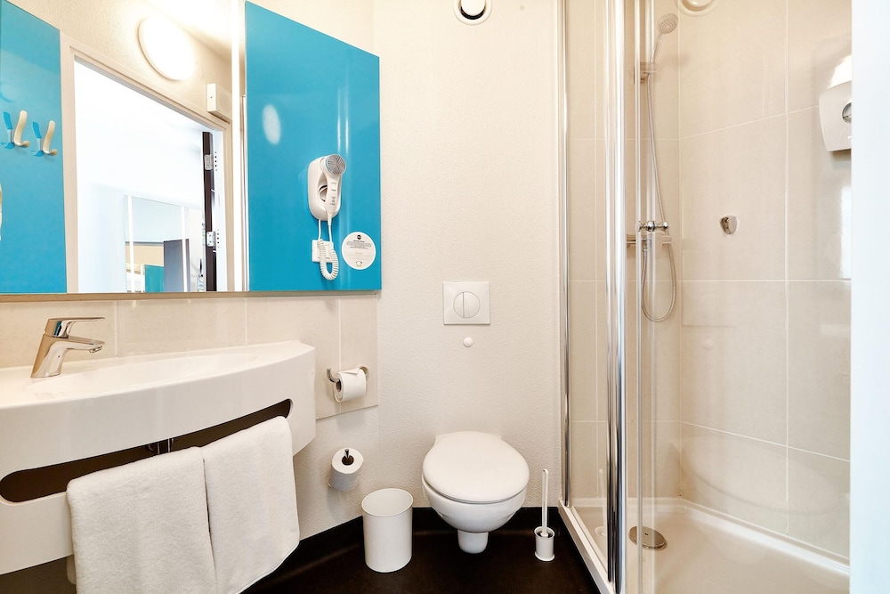 Standard Twin Room, 2 Twin Beds - Photo 6