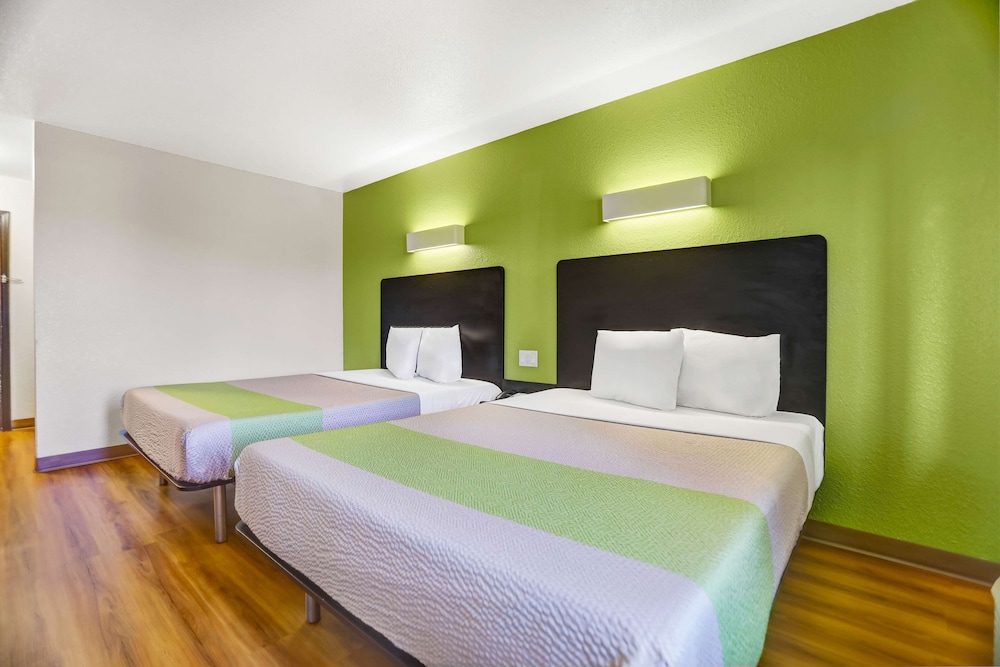 Standard Room, 2 Queen Beds, Non Smoking, Refrigerator & Microwave - Photo 2